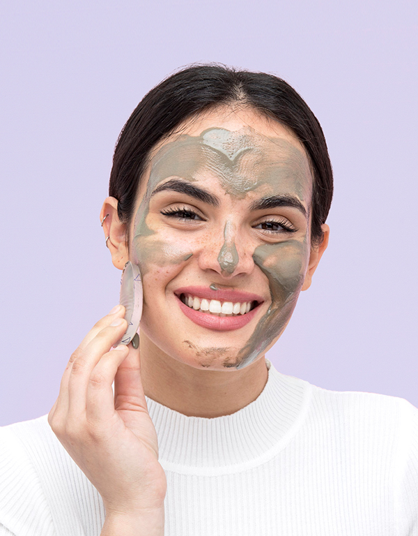 Liquid outlet face mask